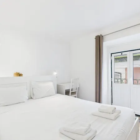 Апартаменты Charming 1br W/ Terrace In Alfama | By Airnest