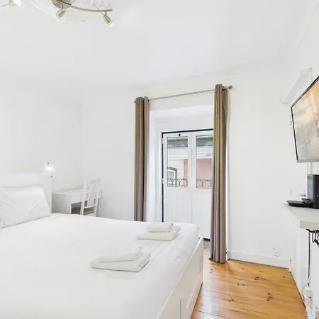 Charming 1br W/ Terrace In Alfama | By Airnest * Лиссабон