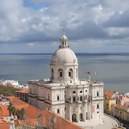Apartment Charming 1br W/ Terrace In Alfama | By Airnest