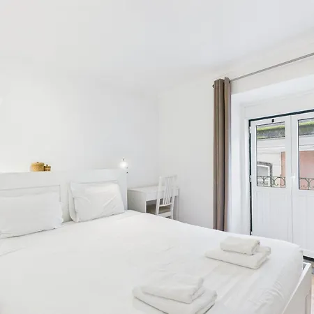 شقة Charming 1br W/ Terrace In Alfama | By Airnest