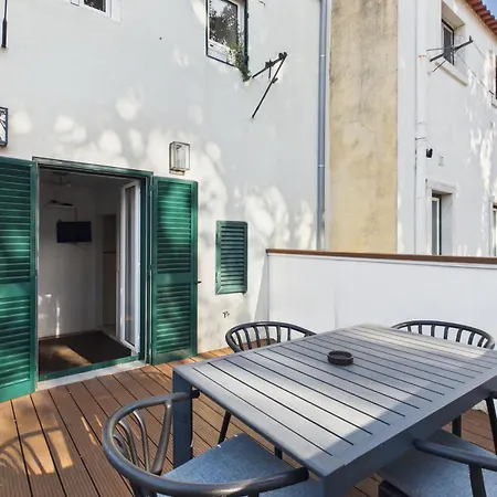 Charming 1br W/ Terrace In Alfama | By Airnest شقة