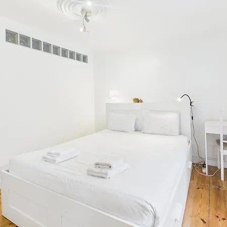 شقة Charming 1br W/ Terrace In Alfama | By Airnest Lisboa