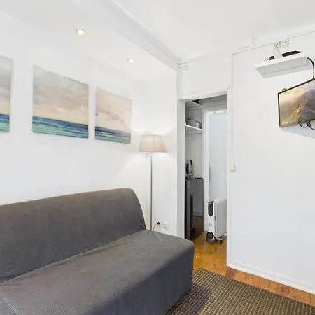 Charming 1br W/ Terrace In Alfama | By Airnest شقة Lisboa