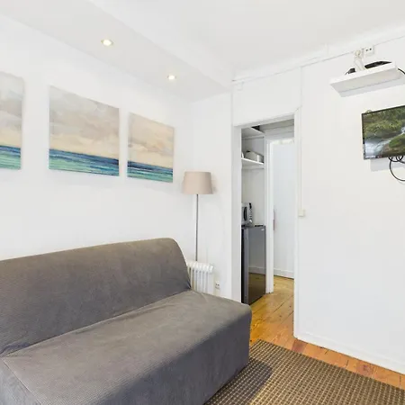 شقة Charming 1br W/ Terrace In Alfama | By Airnest Lisboa