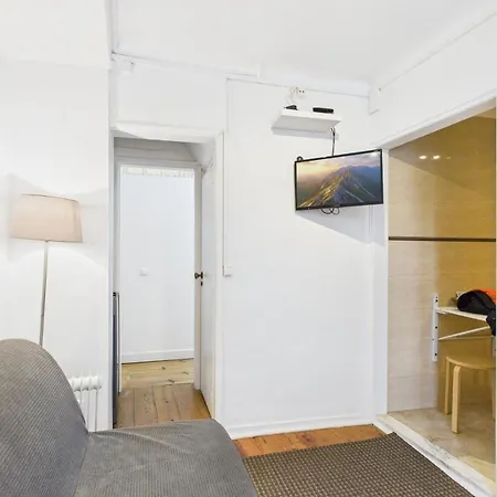 شقة Charming 1br W/ Terrace In Alfama | By Airnest