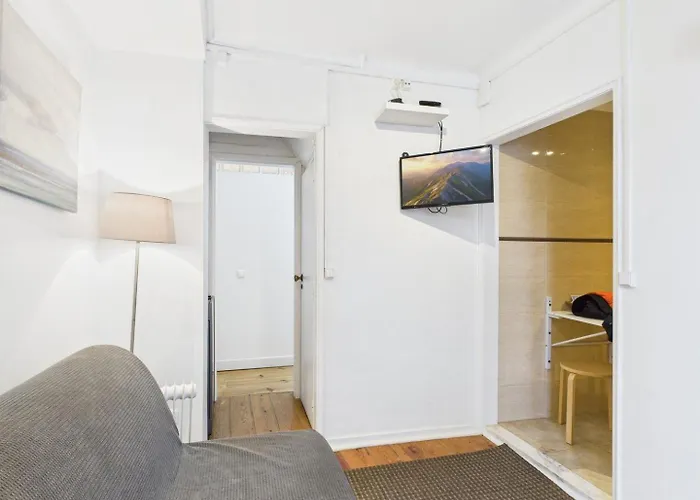 Charming 1br W/ Terrace In Alfama | By Airnest * Lisboa